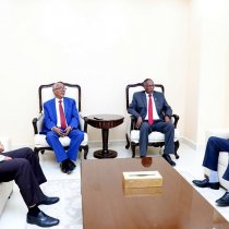 War Deg Deg Ah:-Maxaa Ka Soo Baxay Kulan Uu Muuse Biixi La Qaatay  Gudoomiyeyaasha Xisbiyada Mucaaridka Ah?