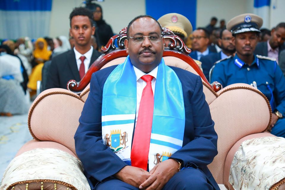 Siciid Deni Oo Ganafka Ku Dhuftay Shir Madaxweyne Farmaajo Ku Baaqay