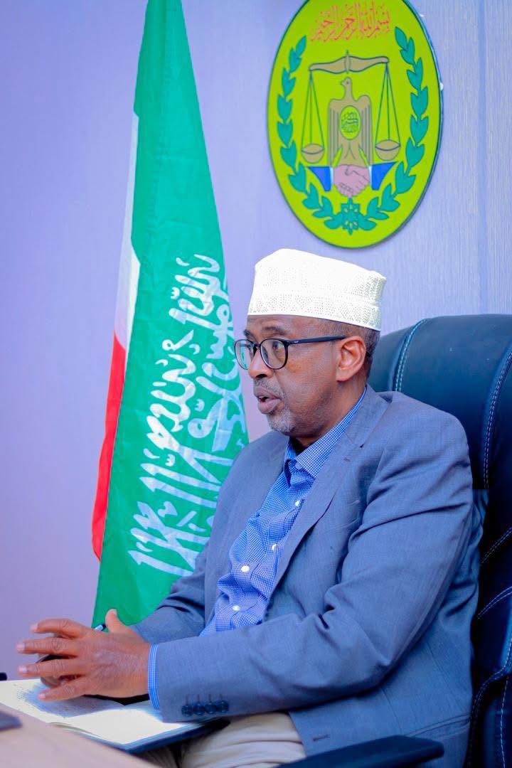 Guddoomiyaha Gobolka Awdal iyo Maayirka Boorama oo Kormeeray Dhismaha Garoonka Kubadda Koleyga