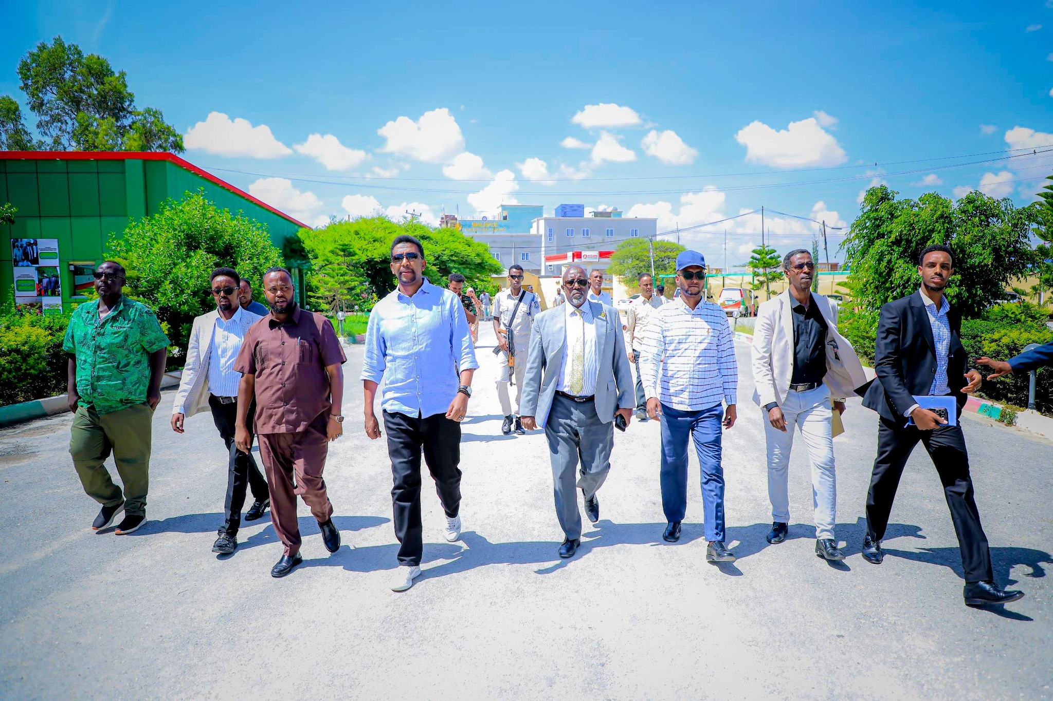 DEG DEG: Wasiir Barkhad Batuun Oo Daah-furay Sanduuq Caafimaad – Shaqaalaha Oo Isu Gurmaday