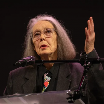 Anne Carson Oo Ku Guuleysatay Abaalmarinta Nobelka Suugaanta 2026