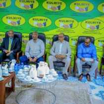 Wax ka ogoow sida qiimaha dahabku uu saaka cirka isugu shareeray dunida xilli dagaalkii canshuurtu uu wali sii socdo.