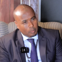 DAMEERKU MA DAMQADO ILEENO,DUSHIISA WAXA SAARAN IYO,HADDUU DAHAB SIDOAHIIN MA OGA.