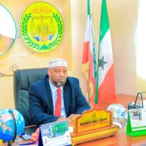 Guddoomiyaha Degmada Macalin Haaruun oo Furay Tartanka Kubadda Koleyga ee Garoonka Axmed Guray