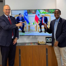 Safiirka Somaliland ee Imaaraadka oo la kulmay Safiirka Israa'iil