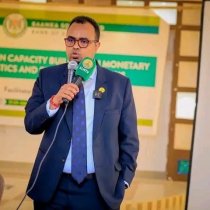 Agaasimaha Guud ee Bangiga Dhexe: 