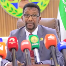 Wasiir Barkhad oo sheegay in Xukuumaddu garab istaagayso cid kasta oo ka shaqaysa danta guud