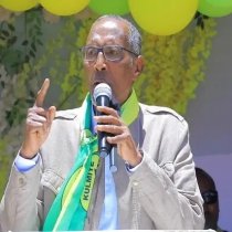 Madaxweyne Biden Oo Aqalka Cad Ku Qaabilay Hogaamiyaha Ingiriiska