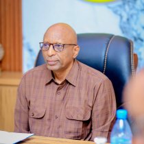 Wasiirka Beeraha oo Kulan La Yeeshay Isku-duweyaasha Wasaaradda ee Gobollada Dalka