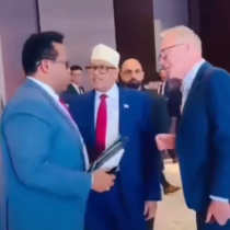 DAAWO: Suldaanka Cusub Ee Beesha Arab Oo U mahadceliyey Dadkii Ka Soo Qayb Galay Aaskii Aabihii
