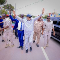 Suldaan Cismaan Aw Ismaaciil Xaaji Xirsi oo qaab Cajiib ah loogu Caleemo Saaray Magaalada Burco DAAWO