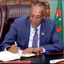 Muuse Biixi Oo Hab Dastuur Jabin Ah U Maray Celinta Xeerka Furashada Ururada Siyaasada