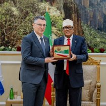 ''Dalal kale ayaa Albaabadoodu inoo furmeen, Soomaaliyana'' Xildhibaan Xeeldheere DAAWO