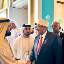 Prof:ssor Iid Cali Axmed oo Iftiimiyay Ahmiyadda Calanka Somaliland ee Laga Taagay Qalcadda Cardiff