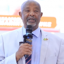 Wasiir Khadar oo ballan qaad cusub u sameeyay Warbaahinta DAAWO