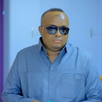 " Adiga oo kabadhada qaadka aan ka saarin Magaalada haka tagin Maayir" Suldaan Cabdiraxmaan Good