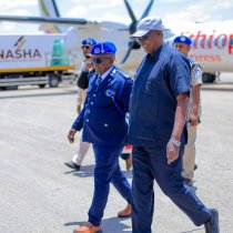 Wasiirka Madaxtooyada Somaliland oo Dharka Ciidda Gudoonsiiyay Carruurta Xarunta Dhaqan-celinta Maxamed Mooge
