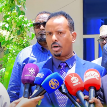"Abtiyaashay inay i Taageersan yihiin anigaa la i waydiinayaa... Madaxweyneheenii hore Muuse Biixi waa odaygii xisbigan, Waxna nagama xuma" Gud. Maxamed Kaahin. DAAWO
