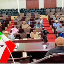 Soomaliya: Xeer caruurta u ogolaanaya xoriyada diinta oo golaha baarlamaanka la hor geeyay. DAAWO