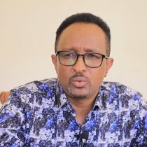 Maayir Mooge oo raacey gaadhi Dhaweeye ah iyo qisaddii dhexmartay darwalkii waday DAAWO