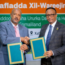 Cabdikariin Axmed Mooge oo Iska Casilay Xubinnimadii Golaha Deegaanka Hargeysa