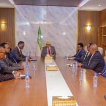 Madaxweyne Cirro oo Dardaaran iyo Dardargelin Hawleed u Jeediyey Safiirrada iyo Ergayga Somaliland
