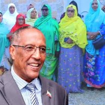 DAAWO Haweenka Garxajis Oo Si'adag Ula Hadlay Muuse "Nina Kaama Itaaldarna Musaw"