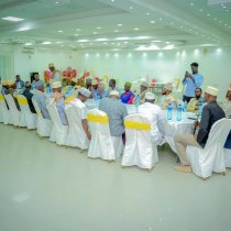 Taliyaha Booliska Somaliland oo Dalka Dib ugu Soo Laabtay Kadib Safar Shaqo oo uu Ku Tegay Ingiriiska