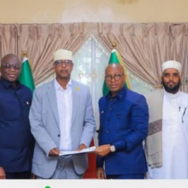 Wasiirka Madaxtooyada Somaliland oo Dharka Ciidda Gudoonsiiyay Carruurta Xarunta Dhaqan-celinta Maxamed Mooge