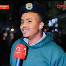 Dareenka Murugada Hooyo La'aanta Xilliyada Farxadda: Qisada Askari Da'yar oo Qalbiyo Taabatay