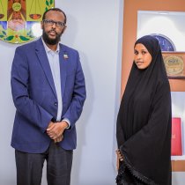 Wasiirka Waxbarashada oo Abaal-mariyey Macallimad Umalkhayr Khadar – Tusaale Nololeed oo Ku Dayasho Mudan