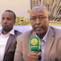 "Muuse Biixiyow Xisbiga Kulmiye gacantaada kuma jiro, Maxamed Kaahin ayaa..."Guddoomiye Samaale. DAAWO