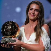 Alexia Putellas oo Markii Saddexaad Ku Guuleysatay Ballon d'Or Féminin