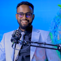 DEG DEG " Saamaxaad ayaan u fidiyay Bogor Cismaan Aw Maxamuud Maxamed Buur-madow." Madaxwayne Muuse