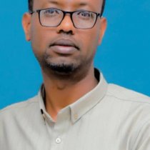 Prof:ssor Iid Cali Axmed oo Iftiimiyay Ahmiyadda Calanka Somaliland ee Laga Taagay Qalcadda Cardiff