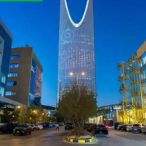 Cabsi Laga Qabo Weerarro Xuutiyiintu Ka Geystaan Riyadh oo Shaqaalihii Munaaradda Boqortooyada Guryahooda Lagu Amray