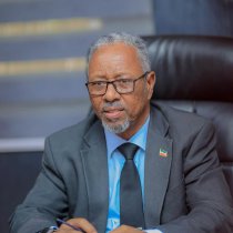 Wasiirka Hawlaha Guud: Suuqa Idaacadda Waxaa Laga Dhisayaa 705 Meheradood Oo Casri Ah