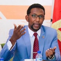 Wasiir Barkhad oo Suldaanka Guud ee Makaahiil ugu baaqay inuu astaan u noqdo nabadda