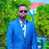 Taliyaha Ciidanka Booliska Somaliland Oo Saraakiil Tababar Usoo Xidhay.