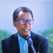 DEGDEG: Madaxweyne Xasan Shiikh Maxamuud ayaa magacaabay Guddoomiyaha Gobolka Banaadir ahna Duqa Muqdisho. Maxamed Axmed Amiir.