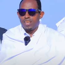 Hambalyo Taariikhi ah: "Aduunku Nabadda ayuu Jecel Yahay" Qore Xasan Suudi Xirsi