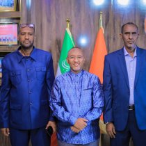 Guddoomiyaha WADDANI oo Soo Dhaweeyey Laba Xildhibaan oo Ku Biiray Xisbiga