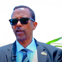 "Abtiyaashay inay i Taageersan yihiin anigaa la i waydiinayaa... Madaxweyneheenii hore Muuse Biixi waa odaygii xisbigan, Waxna nagama xuma" Gud. Maxamed Kaahin. DAAWO