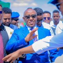 Wasiirka Biyaha Somaliland oo Dhaliilay Cabdirisaaq Khaliif, Kana Hadlay Xidhiidhkii Kala Dhexeeyey Madaxweyne Cirro