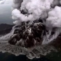 Qarax Xooggan Oo Ka Dhacay Anak Krakatau, Duulimaadyo Badanna Hakad Galeen