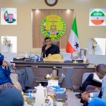 DEG DEG: Wasiirka Warfaafinta Oo La Kulmay Ururrada Warbaahinta – Arrimo Xasaasi Ah Oo La Isku Afgartay