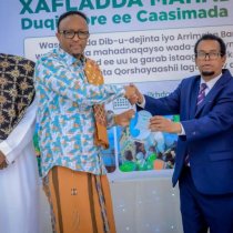 Wasiirka Dib-u-dejinta oo Shahaado Sharaf Guddoonsiiyey Maayerkii Hore ee Hargeysa