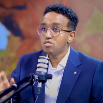 " Adiga oo kabadhada qaadka aan ka saarin Magaalada haka tagin Maayir" Suldaan Cabdiraxmaan Good
