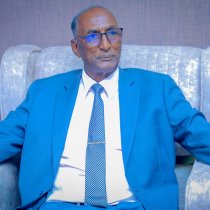 Siyaasi Maxamed Cali Daarood Oo CID Ku Booqday Suldaan Qabile, Kuna Baaqay In Xorriyaddiisa Loo Celiyo