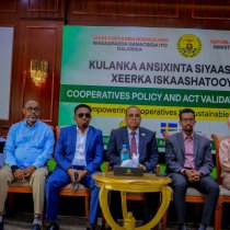 Wasaaradda Ganacsiga oo Daah-furtay Shir Lagu Ansixinayo Siyaasadda iyo Xeerka Iskaashatooyinka Dalka
